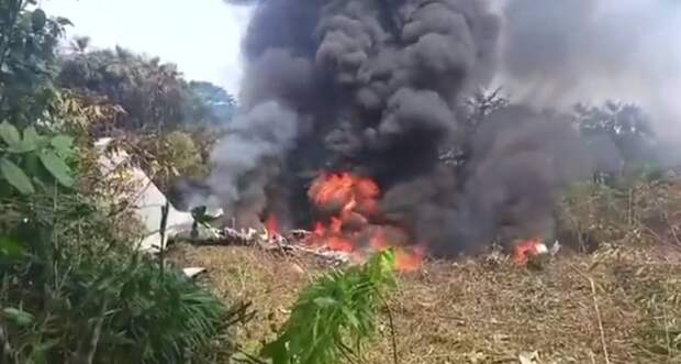 Стало известно о выживших при крушении самолета с военными