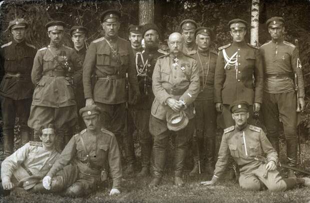 Юденичу нужна была Великая Россия, но зачем она Франции и Англии? Особенно когда наемникам, ставшим не нужными за окончанием войны с Германией, можно не платить. Мертвые денег не просят.