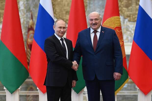 Лукашенко: Трамп может налаживать отношения с Россией через Минск