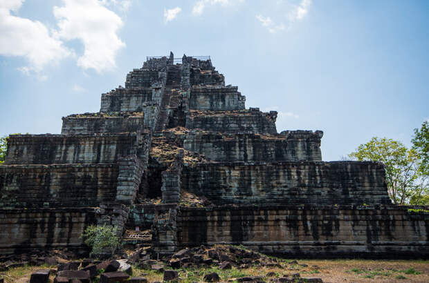 Древний город Кох Кер и Пирамида Смерти в Камбодже