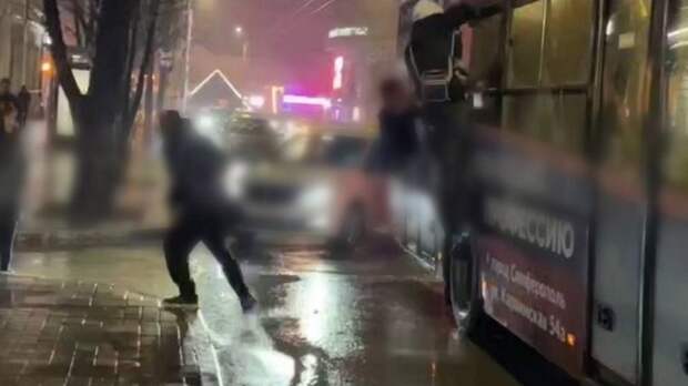 В Симферополе поймали двух «зайцев», избивших водителя троллейбуса №4