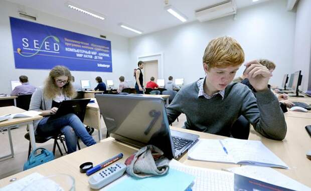 Выпускники-«эмигранты»: В вуз — через экзамен на патриотизм?