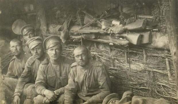 Русские солдаты в окопе