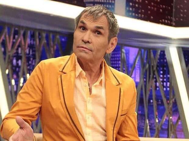 Бари Алибасов заявил, что сын не отдаёт ему паспорт