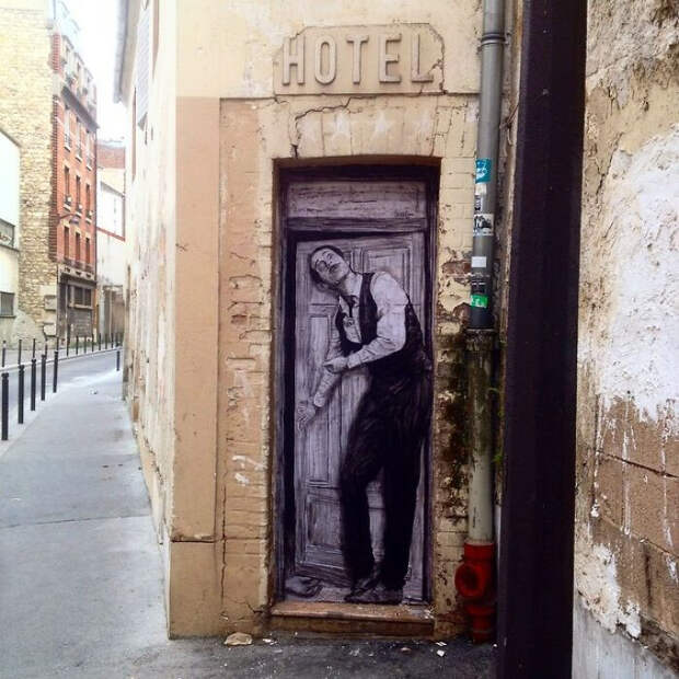 Уличные рисунки художника Levalet взаимодействуют с окружающей средой