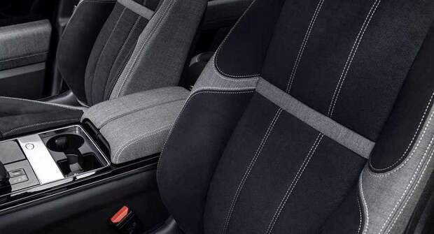 Land Rover совместил в салоне своих моделей роскошь и мусор