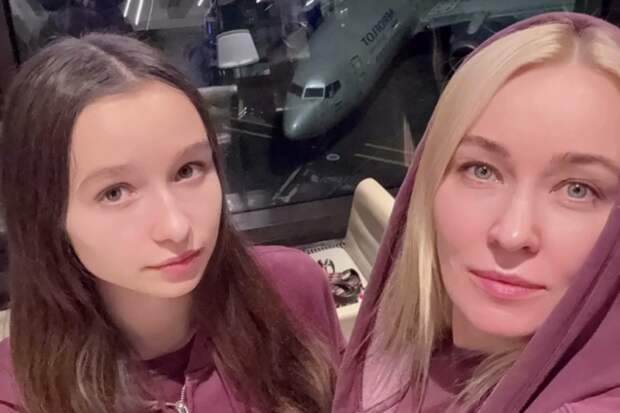 Актриса Анастасия Панина сообщила, что улетела с дочерью из России