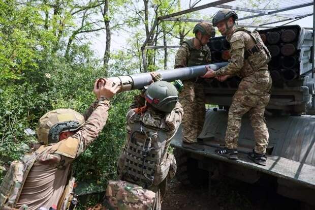 Боевая работа РСЗО БМ-21 «Град» в зоне СВО. Фото © ТАСС / Александр Река