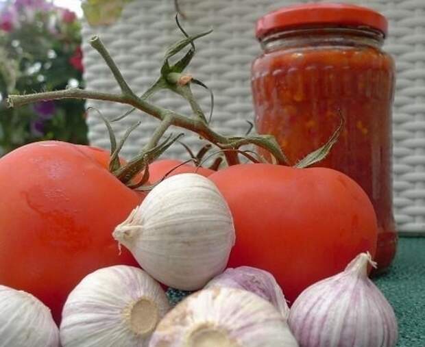 Аджика из помидоров и чеснока