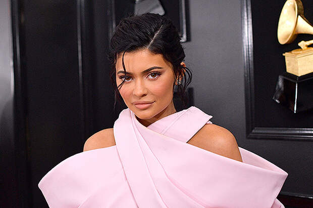 Forbes представил рейтинг самых высокооплачиваемых звезд (его возглавила лишенная статуса миллиардера Кайли Дженнер)