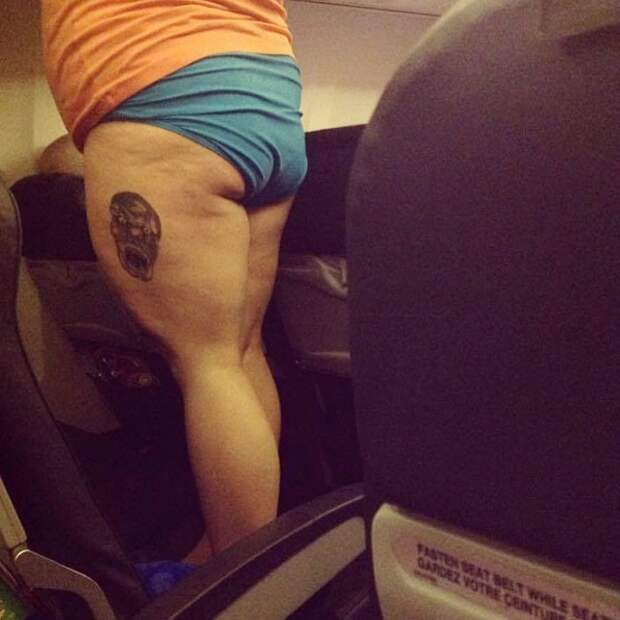 Я не знаю что тут страшнее, татуировка или где она набита?  пассажиры, самолёты, свиньи, фотографии