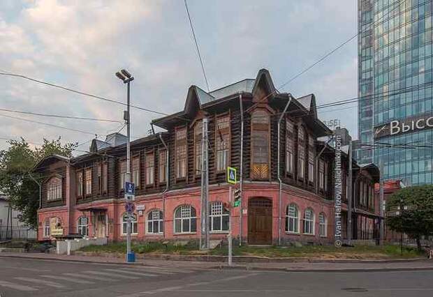 Впечатляющие деревянные дома столицы Урала