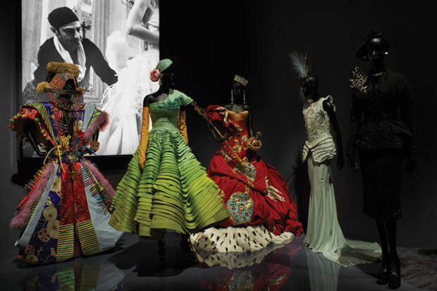 https://newstyle-mag.com/wp-content/uploads/2019/05/VA_Christian-Dior-Designer-of-Dreams-exhibition_Designers-For-Dior-section-c-ADRIEN-DIRAND-23.jpg