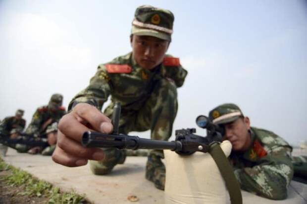 Тренировка солдат в китайской армии (30 фото)