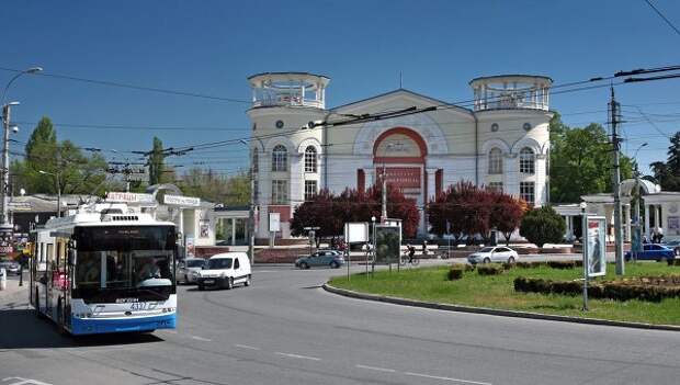 На площади Советская в городе Симферополе. Архивное фото На площади Советская в городе Симферополе. Архивное фото
