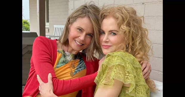 58-летняя Николь Кидман показала редкое фото с младшей сестрой