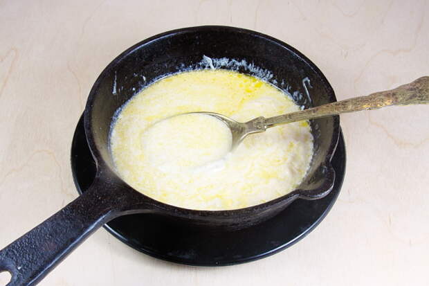 Приготовление сливочно чесночного соуса. Курица в чесночном соусе. Что можно приготовить из сырного соуса.