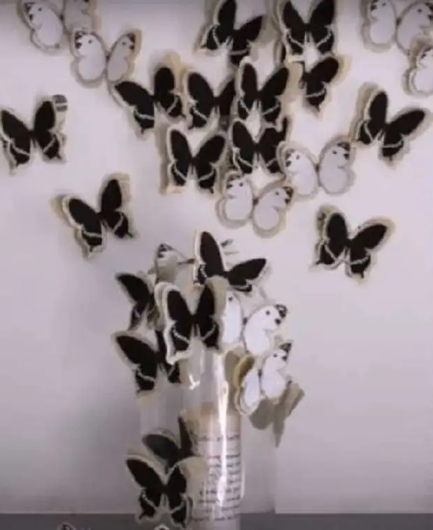 Метка: бабочки на стене