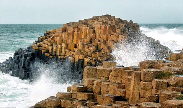 Изображение взято с сайта:  https://wallsdesk.com/wp-content/uploads/2016/11/Giants-Causeway-Desktop.jpg