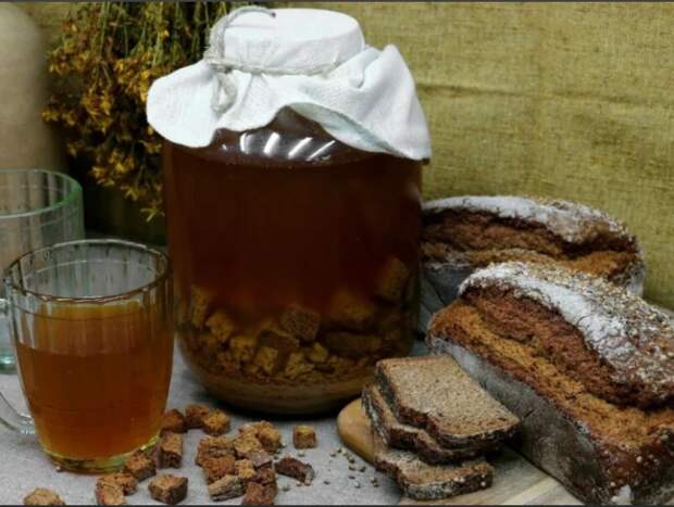 Домашний квас - любимый напиток в летнюю жару / Фото: poradu24.com