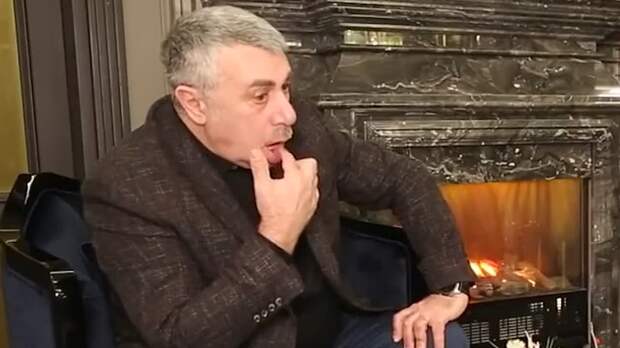 Теледоктору Евгению Комаровскому запретили въезд в Россию.
Усатый детский врач с...