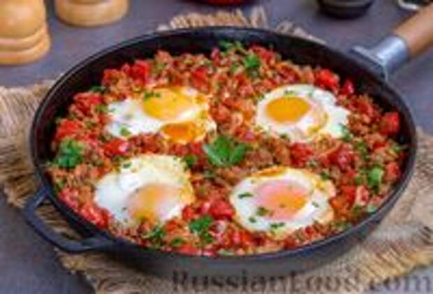 Фото к рецепту: Шакшука с мясным фаршем