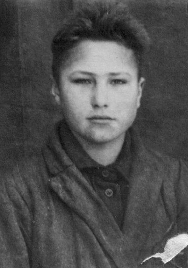 Учащийся сельской семилетней школы Василий Шукшин, 1942 г.