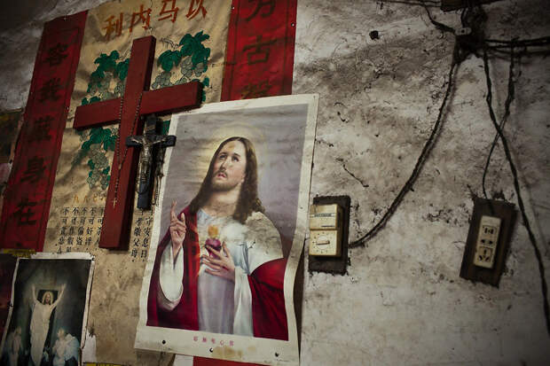 Китай: Запад пытается использовать христианство против нас