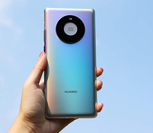 Huawei Mate 40 Pro под управлением HarmonyOS 2.0 работает со всеми приложениями Google