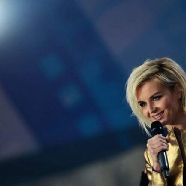 Гагарина рэу. Гагарина с микрофоном. Участница песенного конкурса в России украинская певица блондинка.