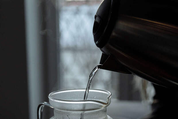 Врач Кашух: пить воду из чайника с накипью не опасно для здоровья