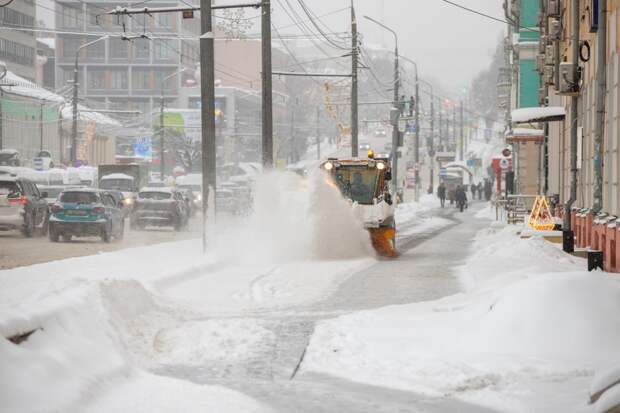На время снегопада в Туле привлекут на помощь тягачи от военных