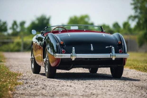 Британский родстер Austin-Healey 100 и Austin-Healey 3000