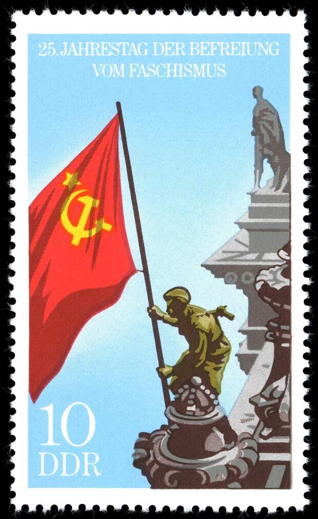 75 лет назад над Рейхстагом водрузили Знамя Победы, изображение №16