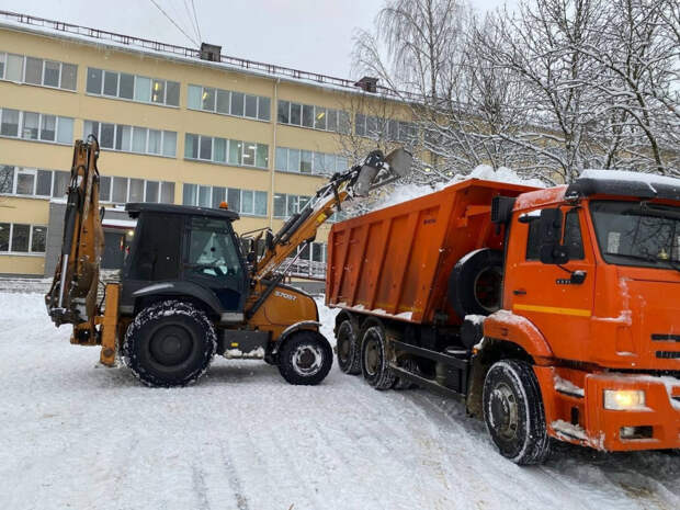 В Смоленске чиновники отчитались перед губернатором об уборке снега