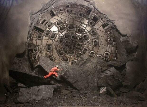 Самая мощная туннельная бурильная установка, 120-метровый механический "земляной червь" Самая мощная туннельная бурильная установка, 120-метровый механический "земляной червь"