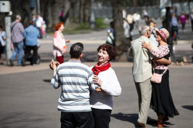 Россиянам напомнили о короткой рабочей неделе в апреле и мае