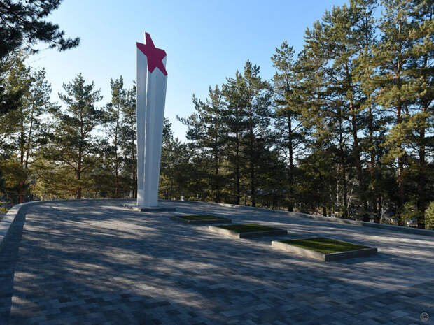 В Барнауле обновили мемориал с именами 415 солдат, умерших от ран в годы ВОВ / Фото: barnaul.org