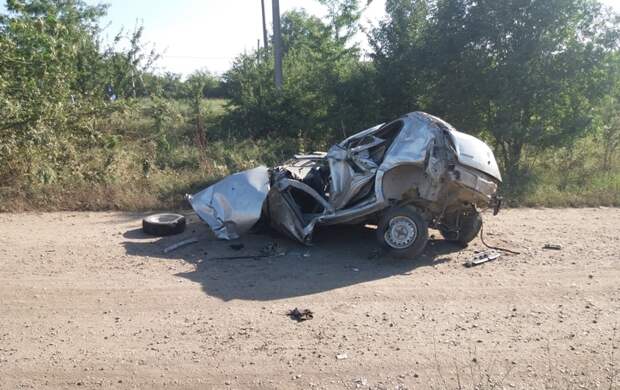В Адыгее легковушка столкнулась с пассажирским поездом