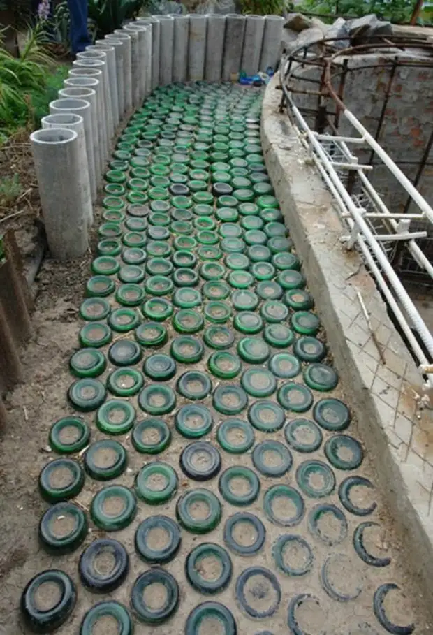 Восемь тысяч бутылок из-под шампанского и 20 лет жизни понадобилось украинцу, чтобы построить дачу Восемь тысяч бутылок из-под шампанского и 20 лет жизни понадобилось украинцу, чтобы построить дачу бутылки, дом. замок, своими руками, стройка