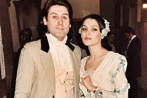 Анна Нетребко опубликовала архивные фото и показала, какой была в юности