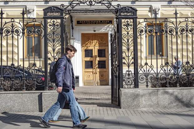 Необходимость более быстрого снижения ключевой ставки связали с ситуацией в экономике