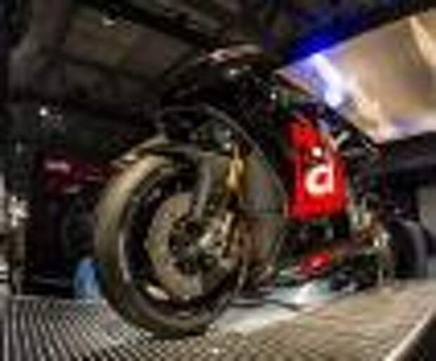 Aprilia на салоне EICMA-2014: интеграция с супершлемом Skully и дорога в MotoGP