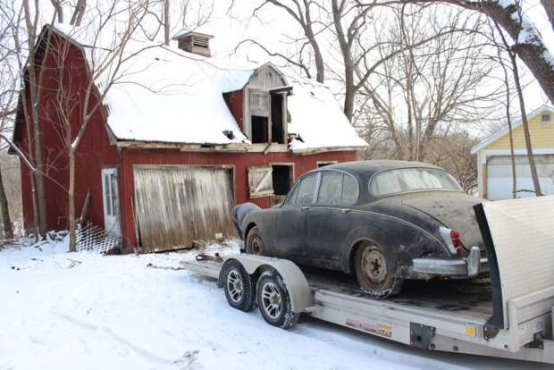 Новый хозяин дома обнаружил в сарае уникальный Jaguar Mk II 1960 года выпуска