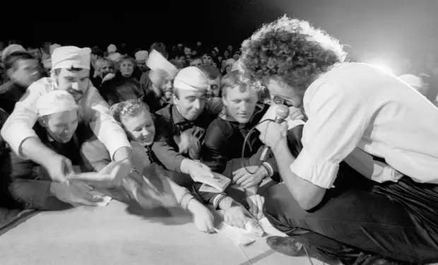 «Для нас это было как на БАМ съездить»: как советские артисты выступали перед ликвидаторами чернобыльской аварии