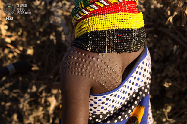 Треугольник Илеми. 14 октября. Женщина из племени туркана с традиционными рубцами на спине. (REUTERS/Siegfried Modola)