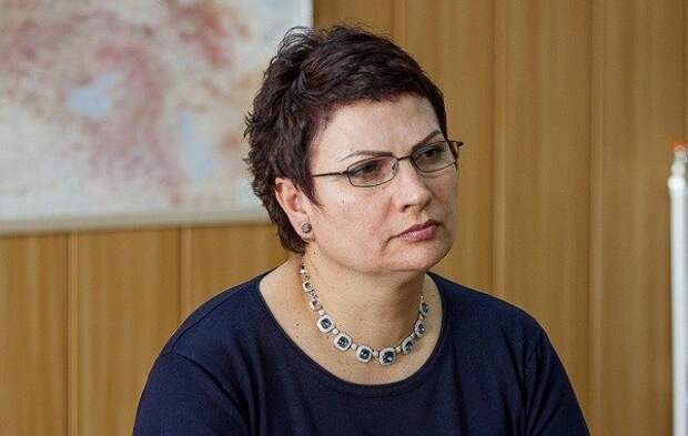 «Мы должны воспитывать своих детей, чтобы они умели пить». Депутат Кириллова убеждена, что нужно учить молодёжь культуре употребления