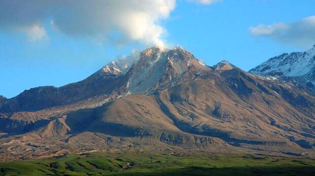 Вулкан Шивелуч на Камчатке снова проснулся и угрожает мощнейшим извержением