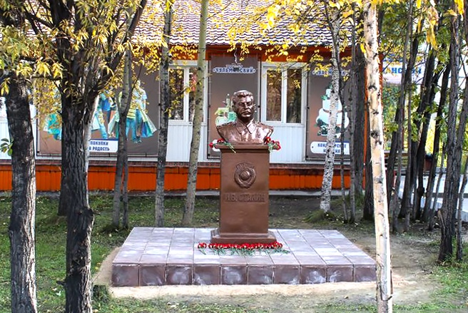 В Якутии открыли памятник Сталину