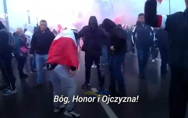 На марше в Польше сожгли украинский флаг